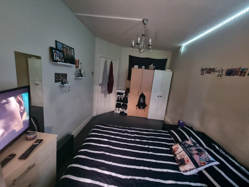 Room Rosebank Way in Greater London