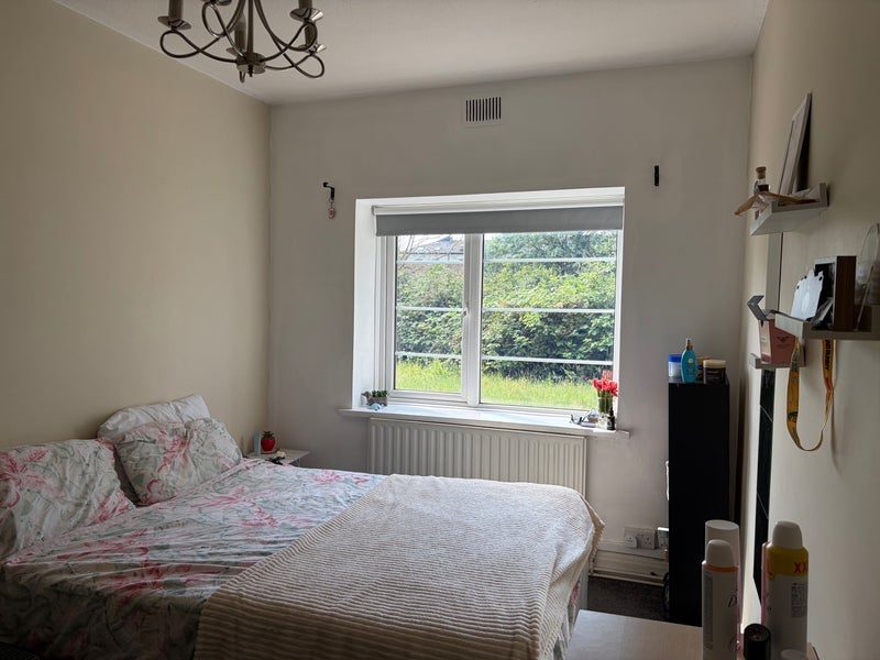 Room Rosebank Way in Greater London