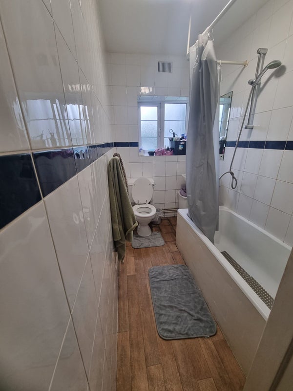 Room Rosebank Way in Greater London