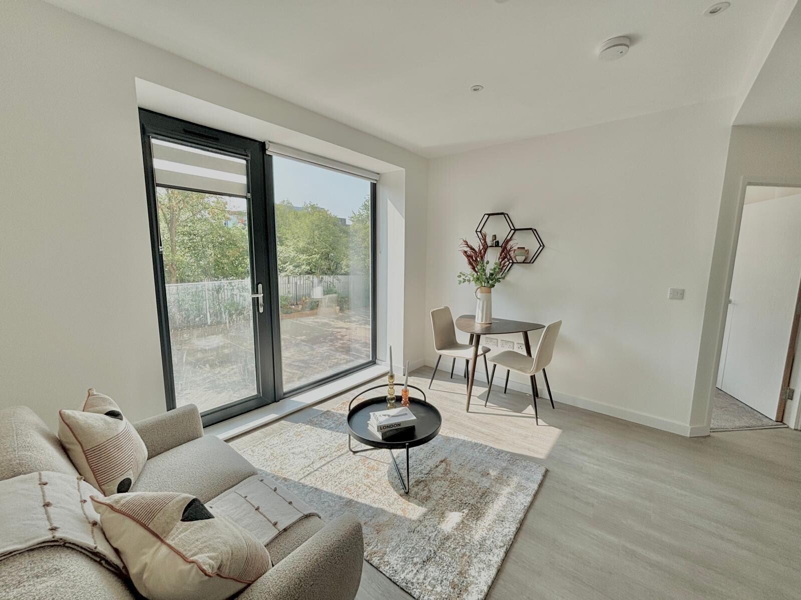 Flat Silbury Boulevard in Milton Keynes