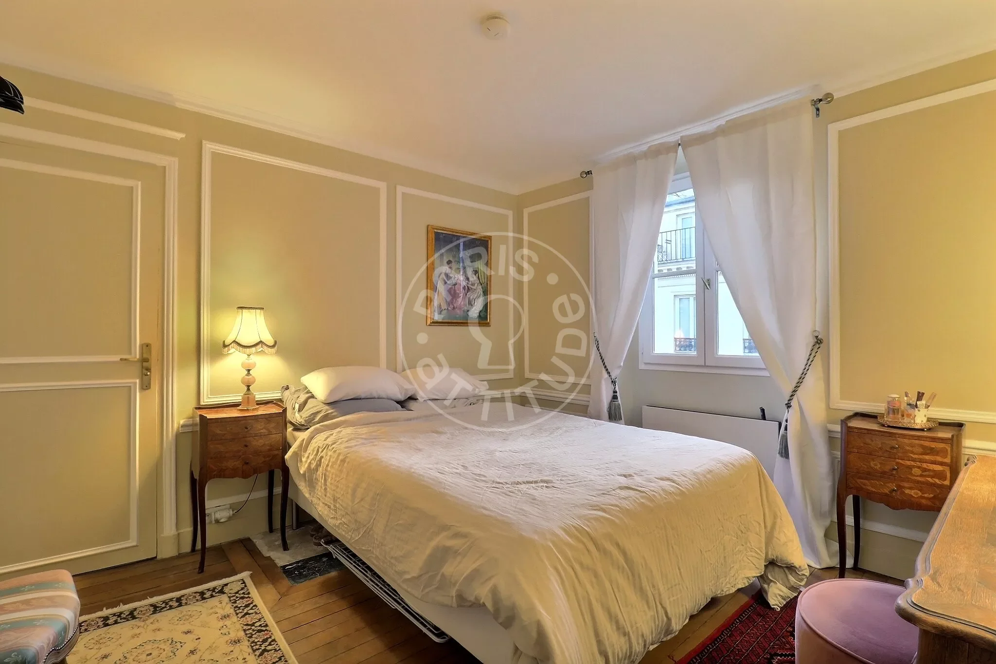 Flat Rue de Navarin in Paris