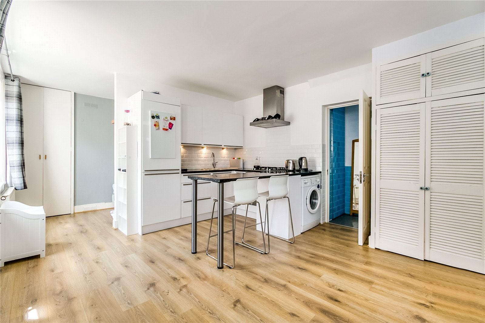 Flat Oakhill Road in Greater London