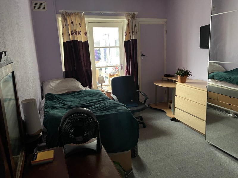 Room Grove Road in Whetstone