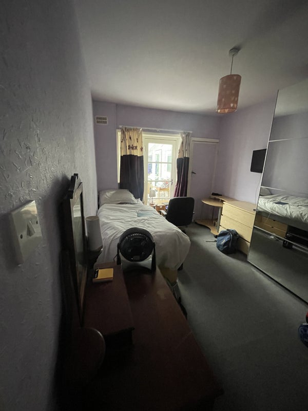 Room Grove Road in Whetstone