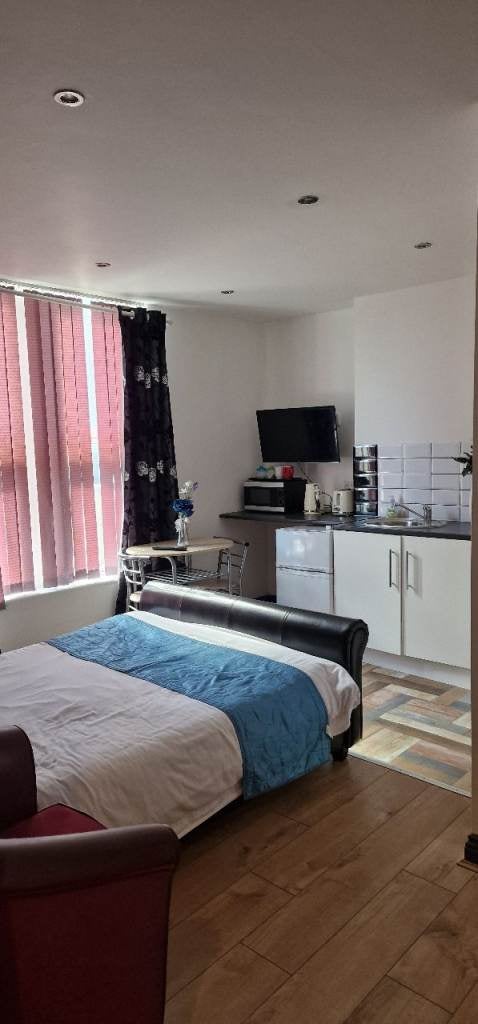 Flat Brearton Street in Bradford