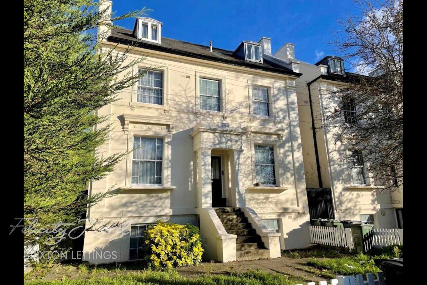 Flat Moorland Road in Greater London
