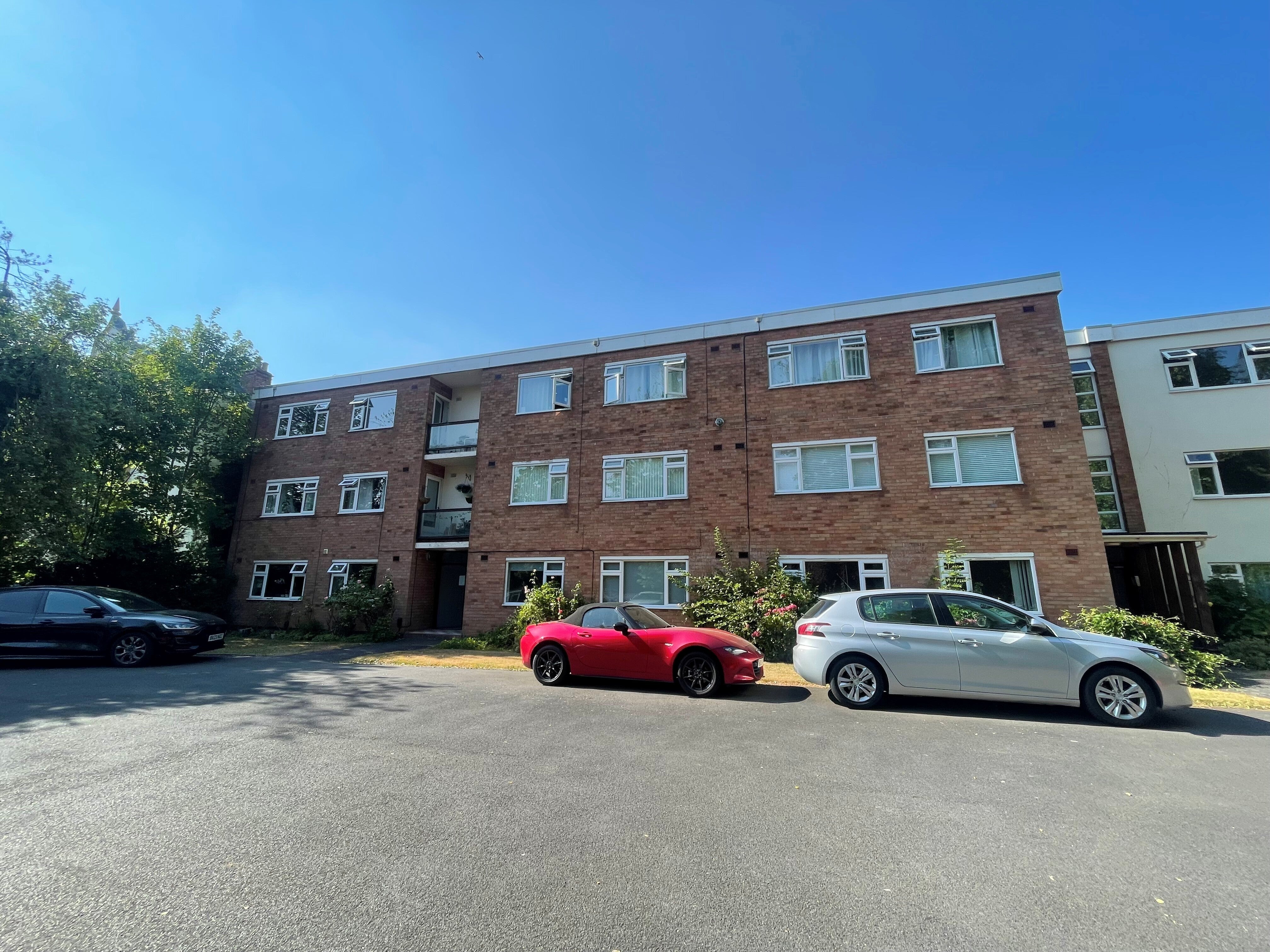 Flat Upper Holly Walk in Royal Leamington Spa