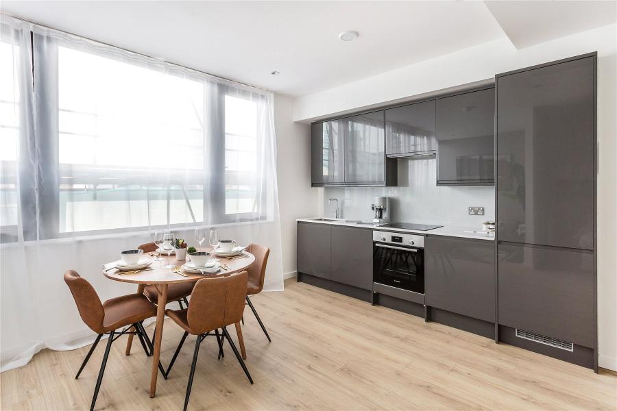 Flat Chertsey Road in Woking