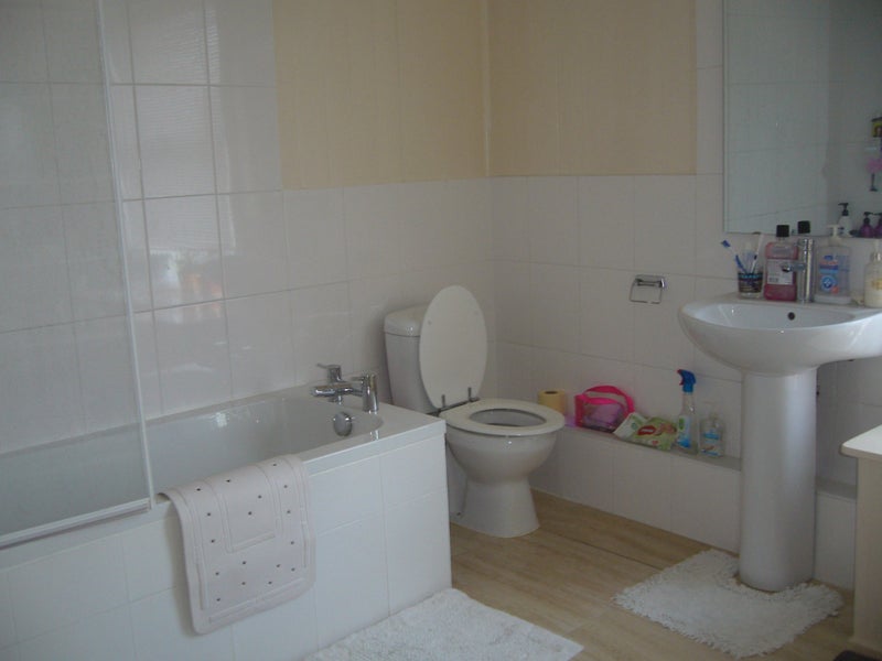 Room Hunslet Road in Leeds