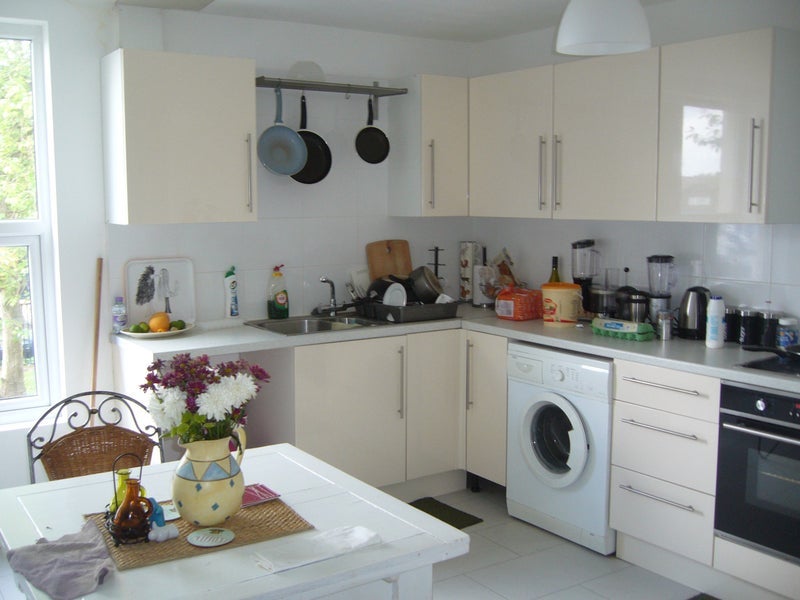 Room Hunslet Road in Leeds