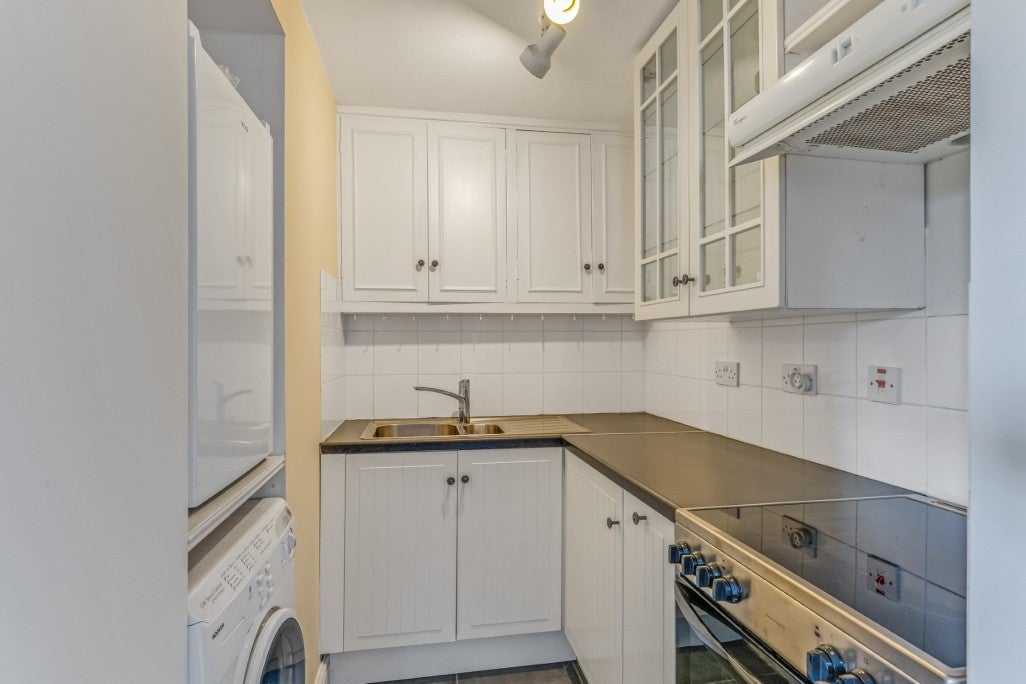 Flat Talbot Road in Greater London