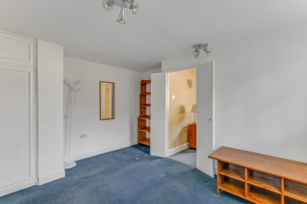 Flat Talbot Road in Greater London