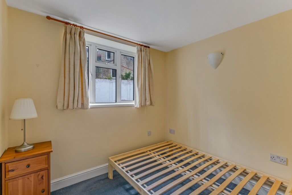 Flat Talbot Road in Greater London