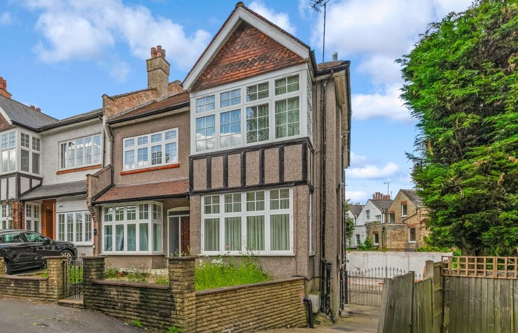 Flat Talbot Road in Greater London