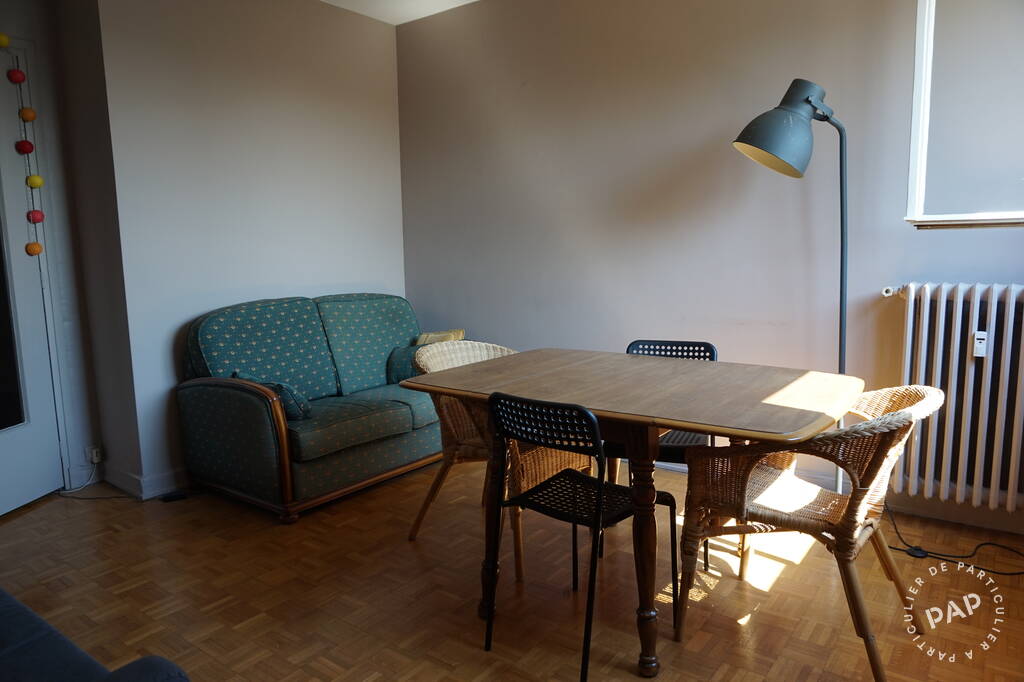 Room Place de la Gare in Chatou