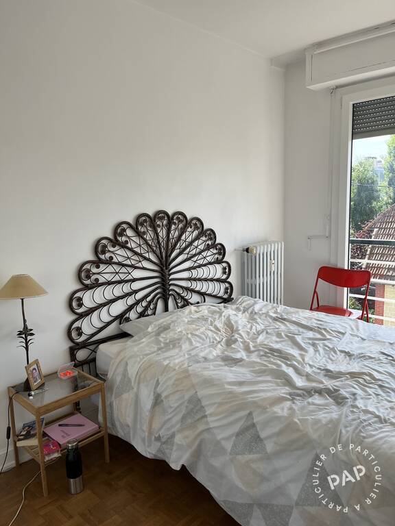Room Place de la Gare in Chatou