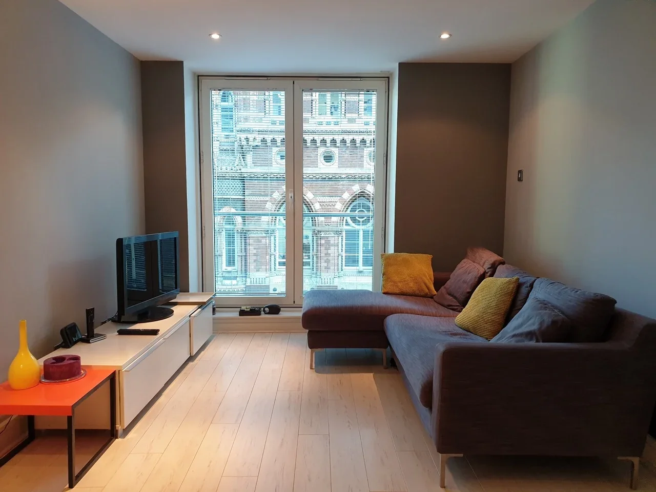 Flat Albert Embankment in Greater London