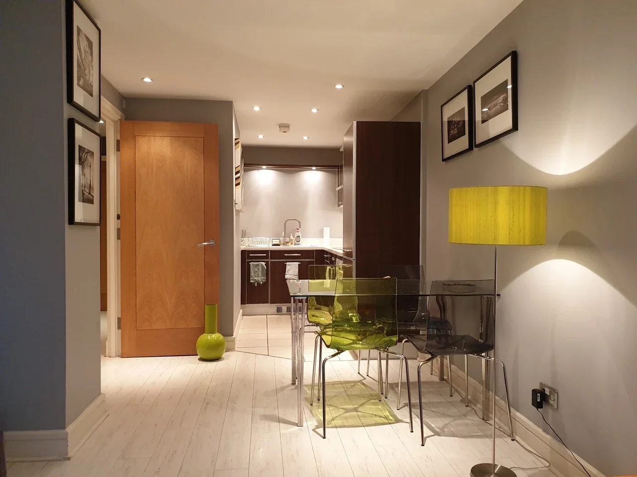 Flat Albert Embankment in Greater London