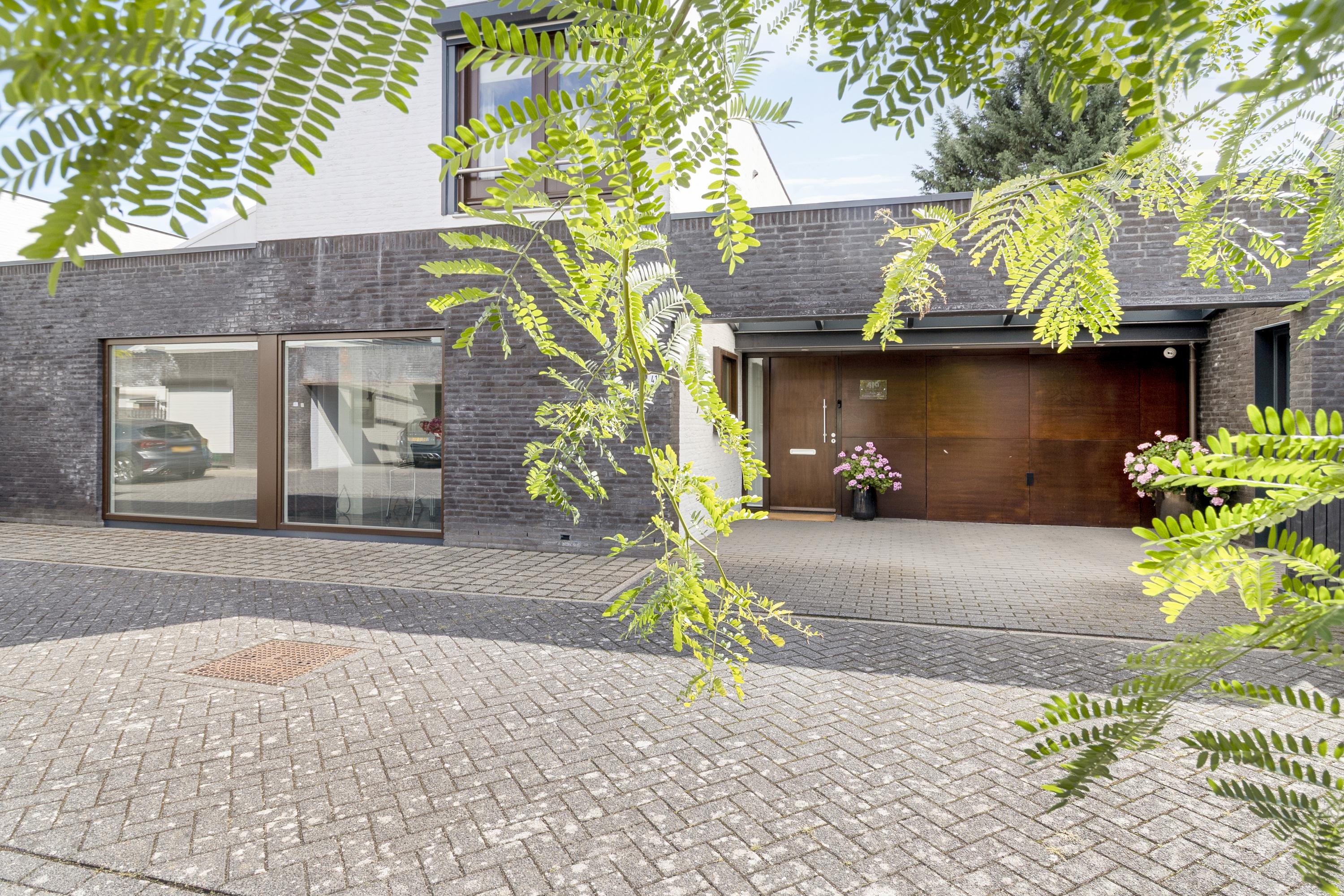 Twee-onder-één-kap te koop: Jubileumstraat 41A, Sittard