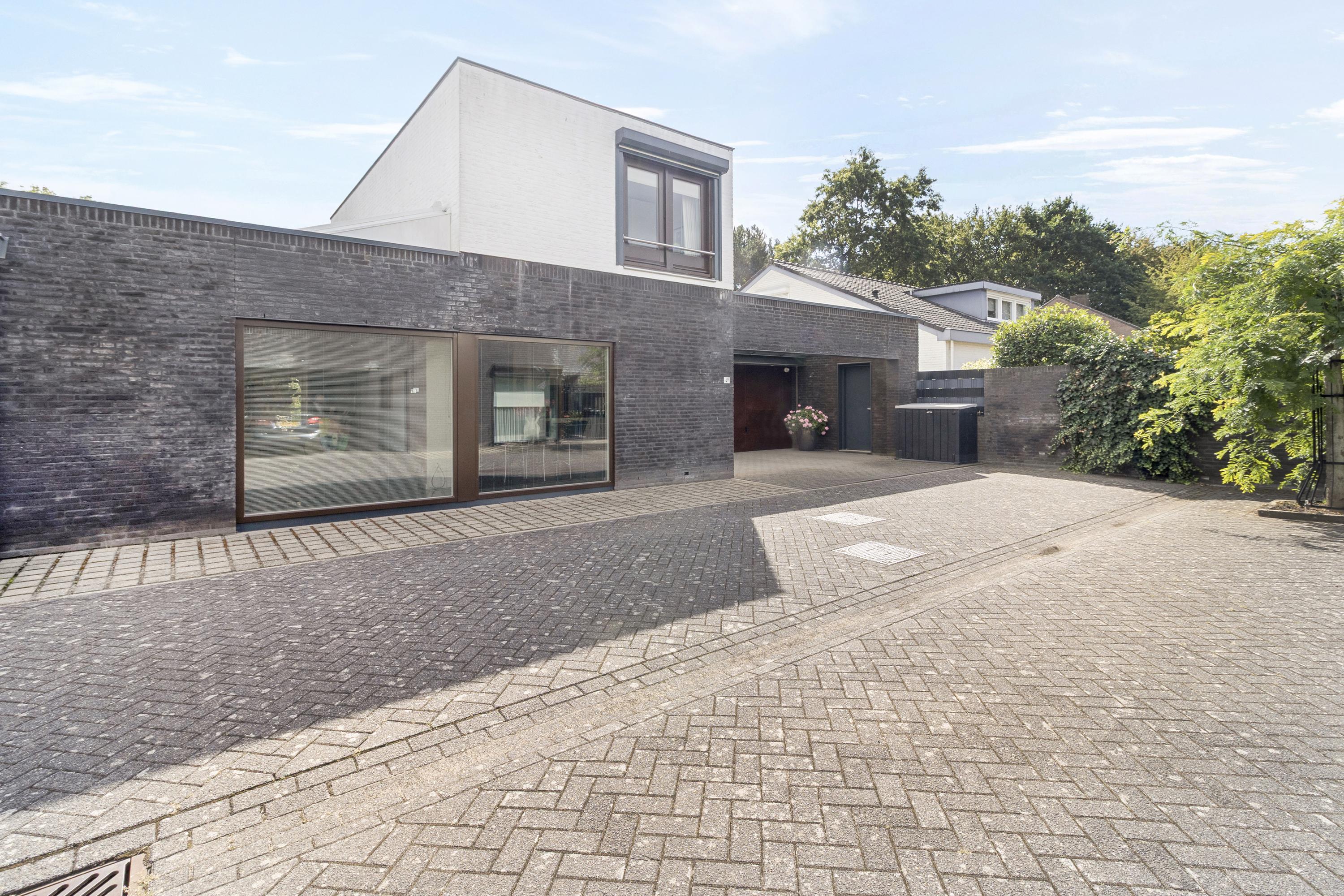 Twee-onder-één-kap te koop: Jubileumstraat 41A, Sittard