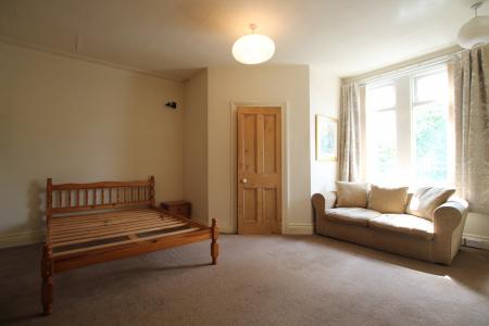 Room Bingley Road in Bradford