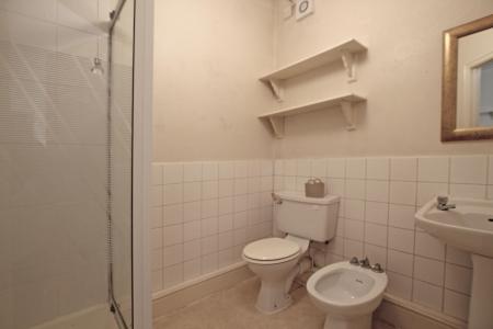 Room Bingley Road in Bradford