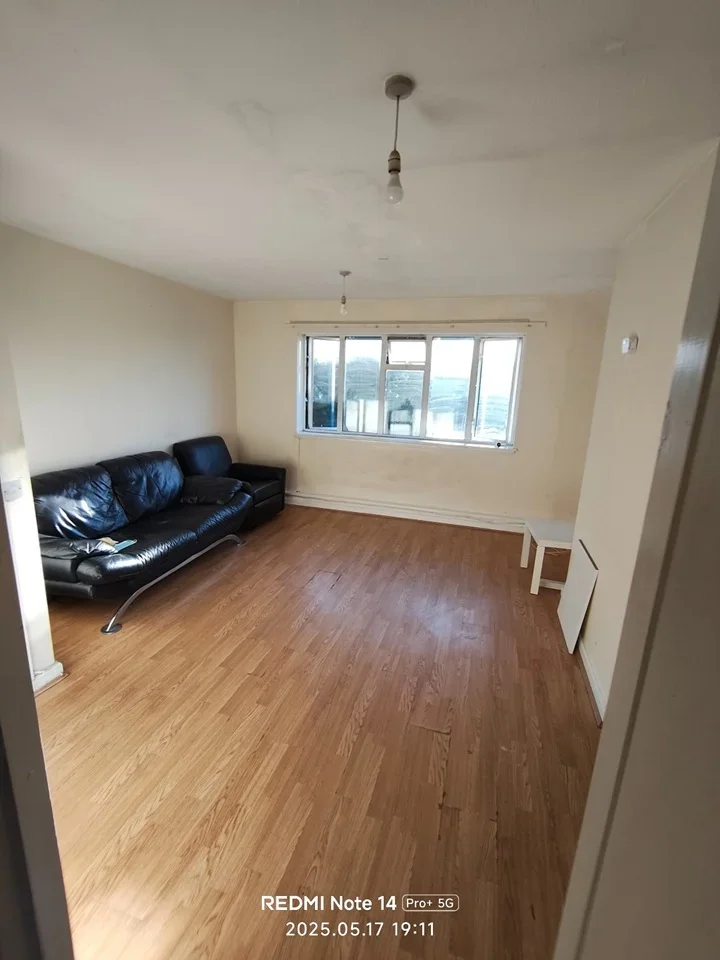 Flat Central Avenue in Greater London