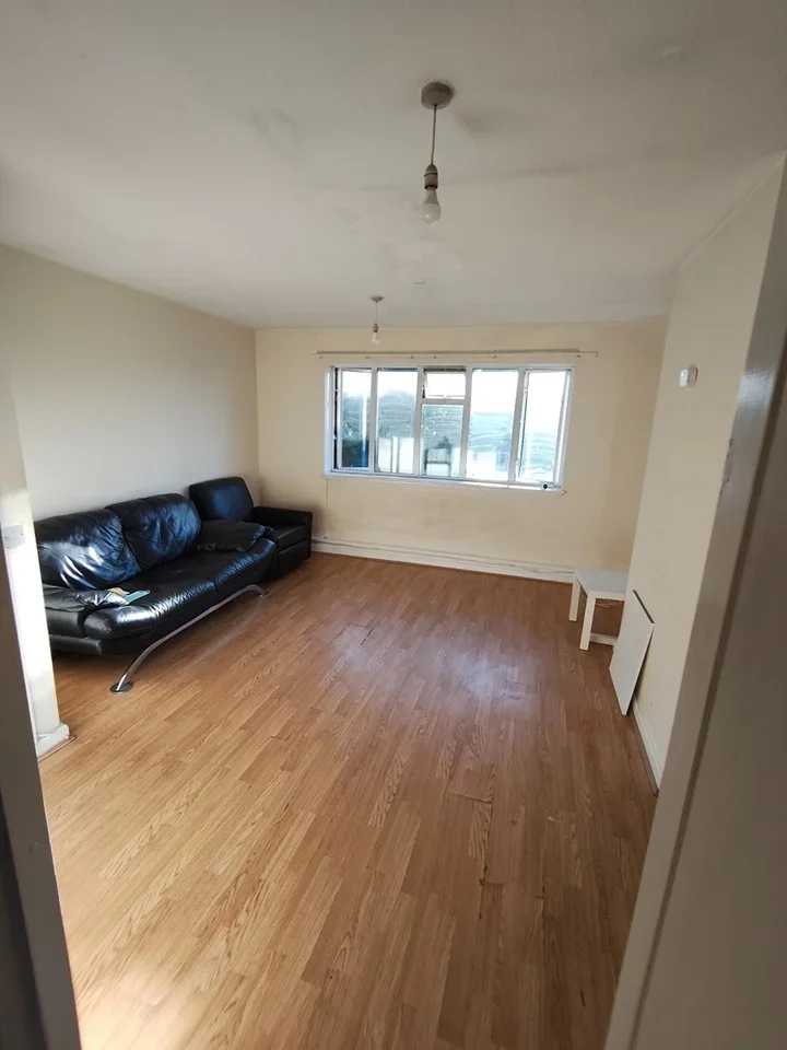 Flat Central Avenue in Greater London