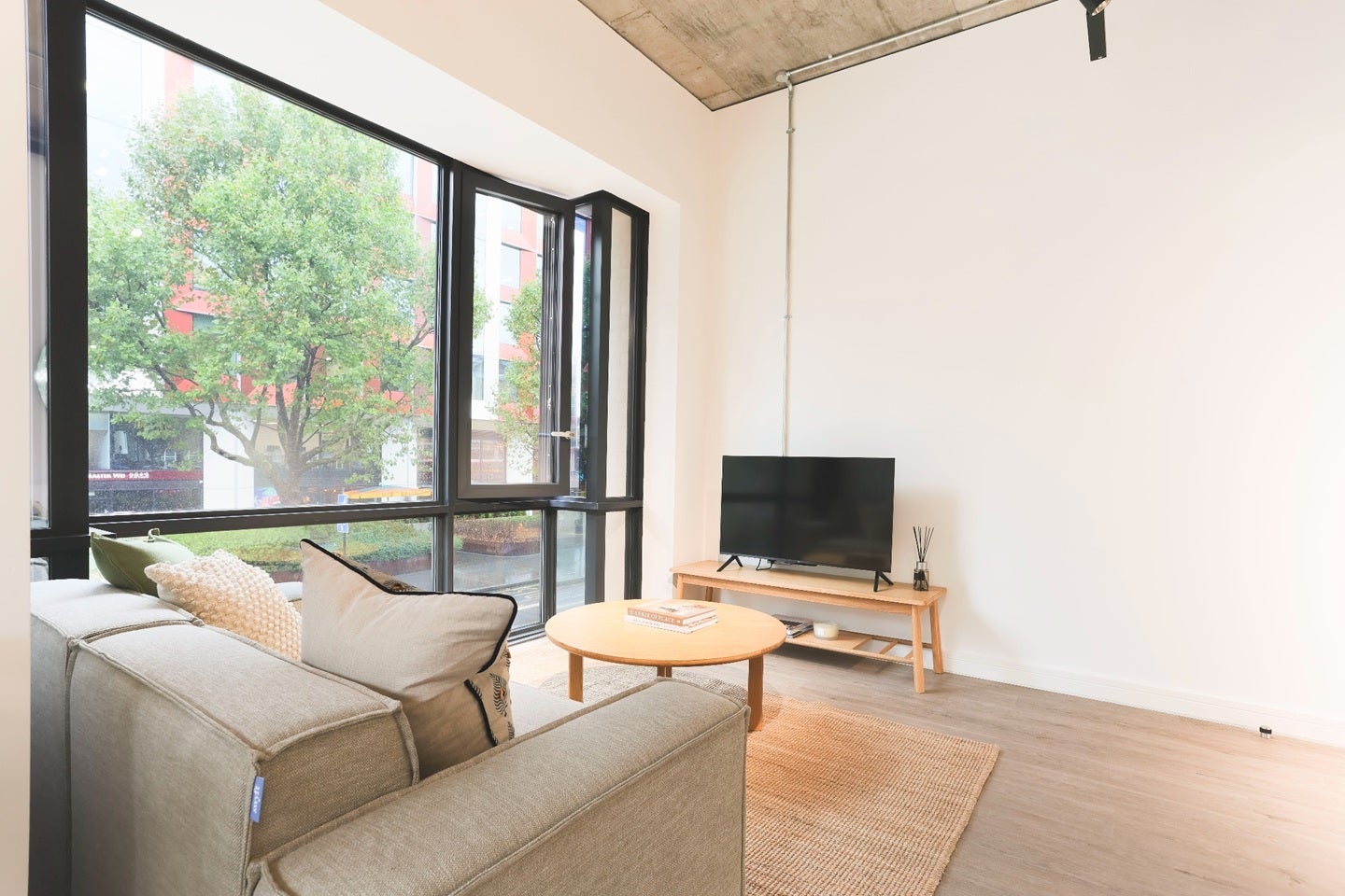 Flat Hammersmith Road in Greater London
