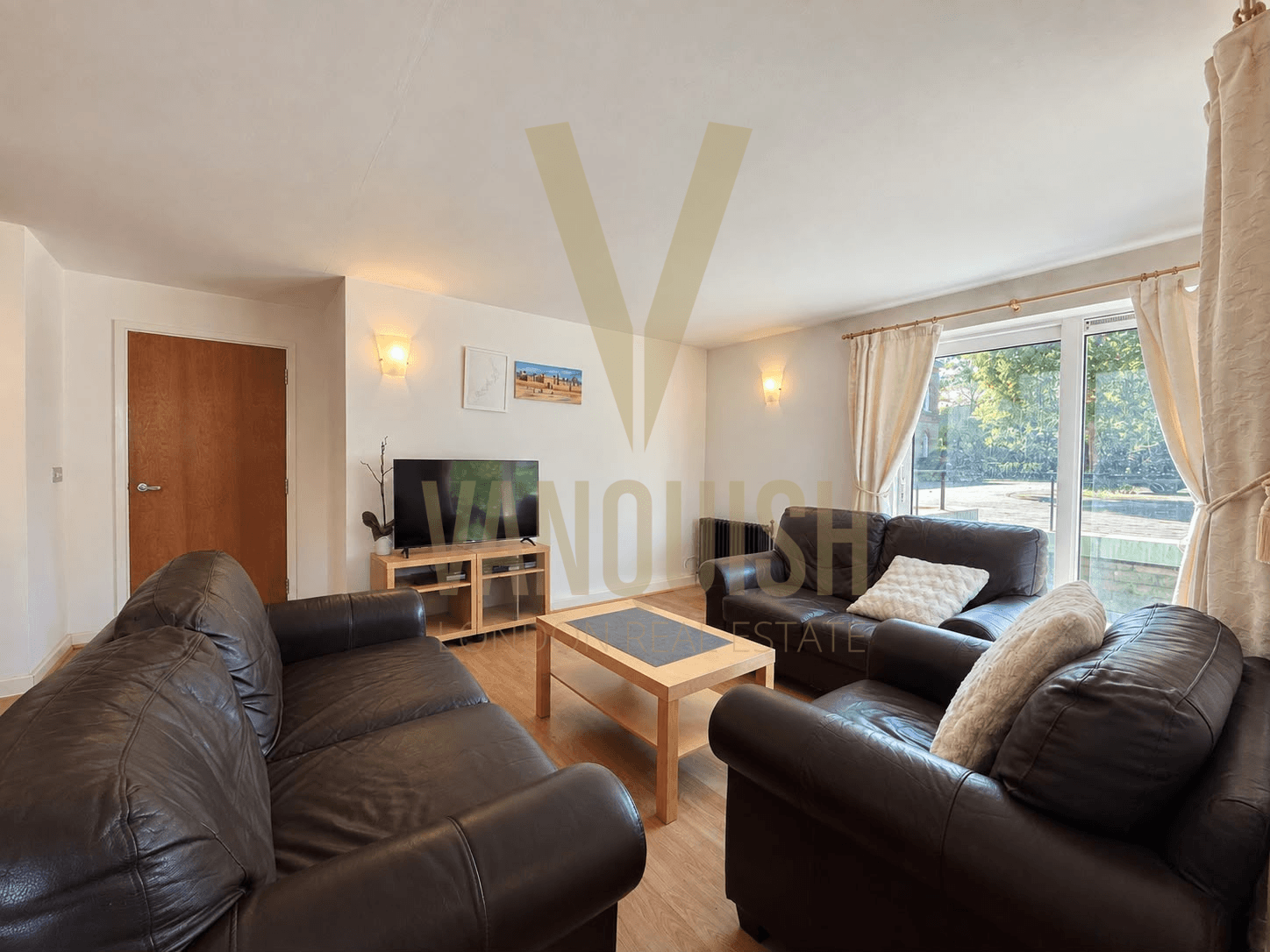 Flat Hopton Road in Greater London