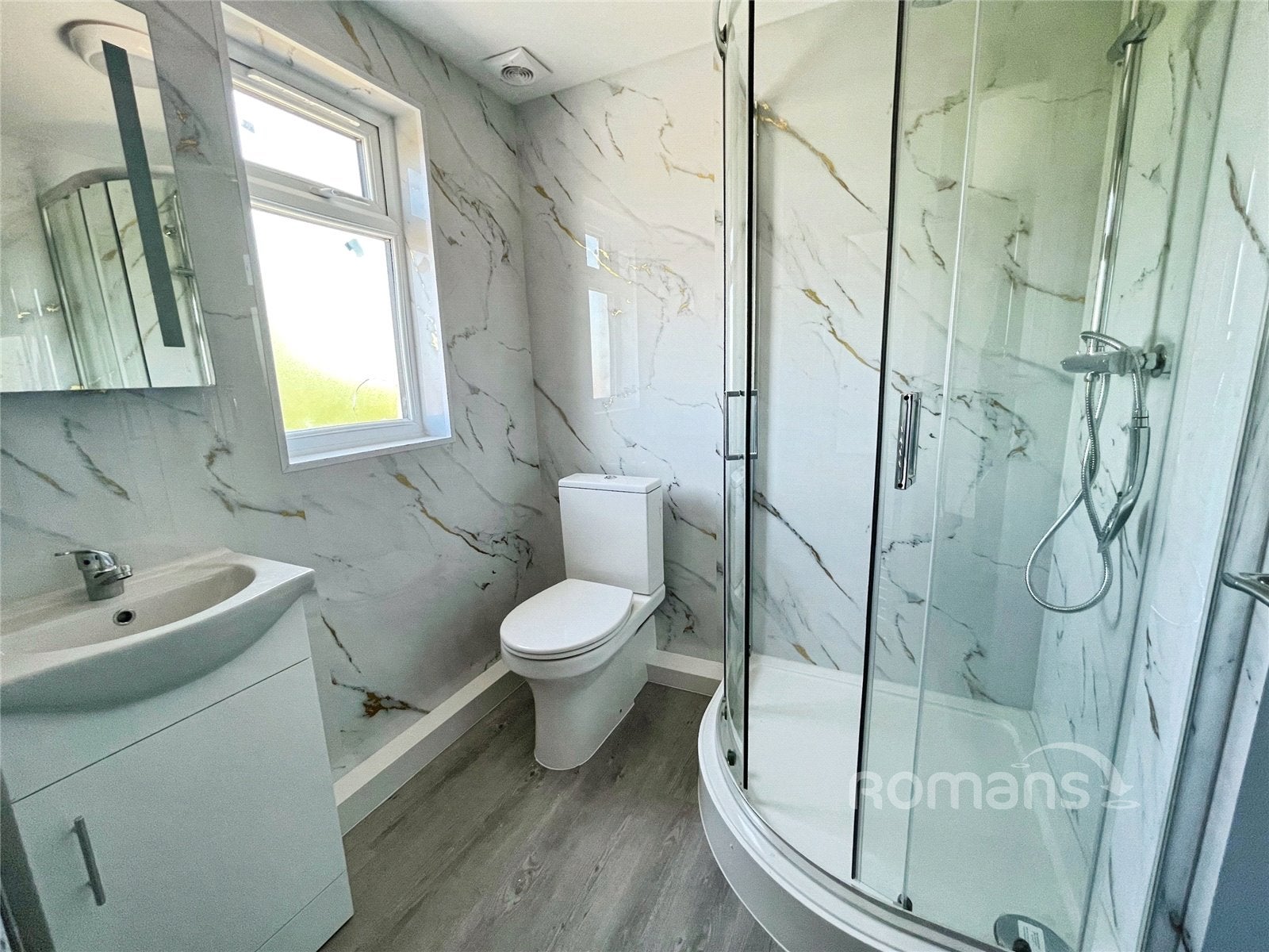 Room Thirlmere Avenue in Reading