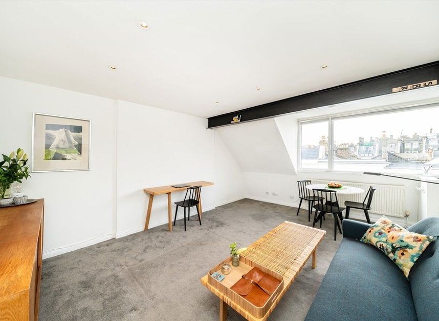 Flat Gordon Place in Greater London