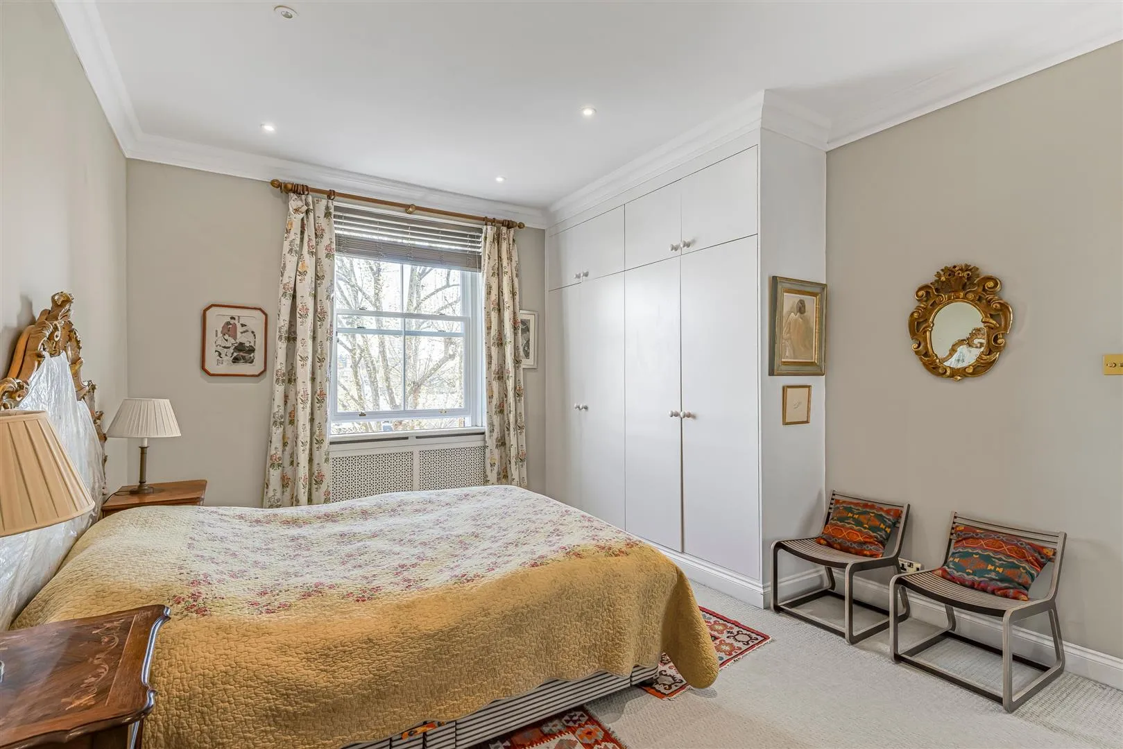 Flat Sloane Gardens in Greater London
