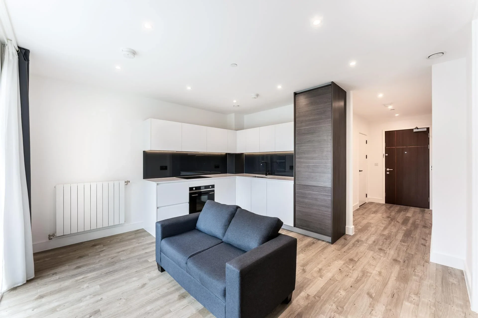 Flat Plowden Road in Greater London