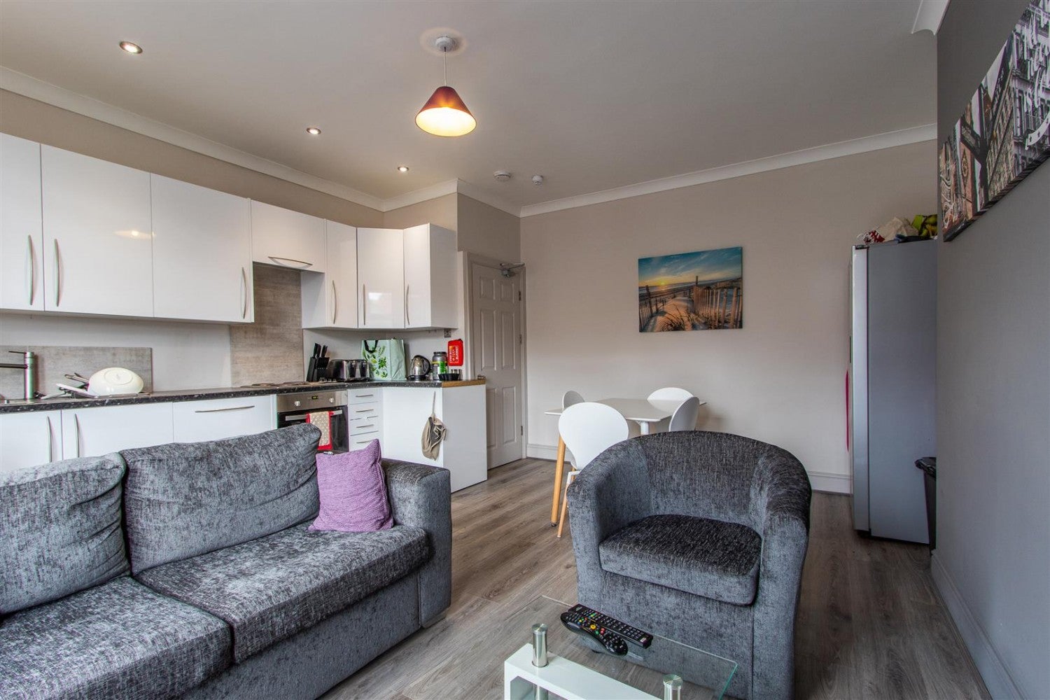 Room Bryngwyn Road in Newport