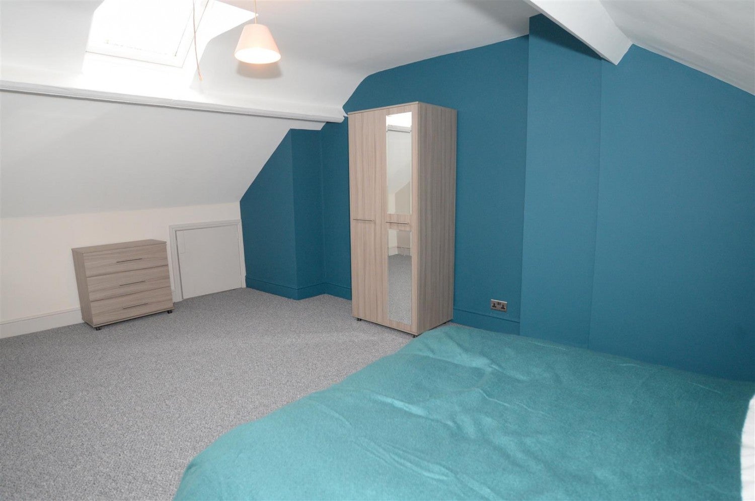 Room Bryngwyn Road in Newport