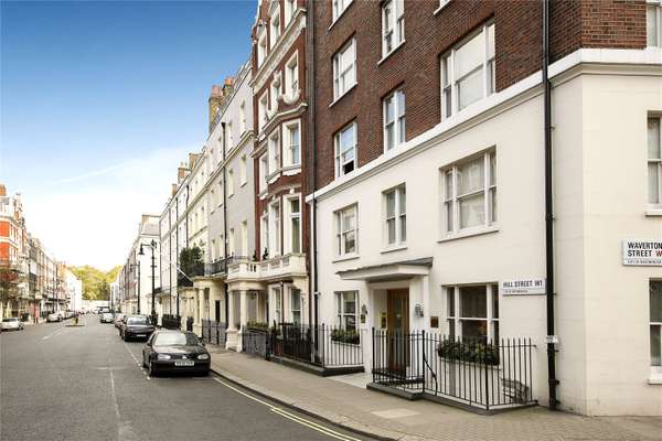 Flat Hill Street in City of Westminster