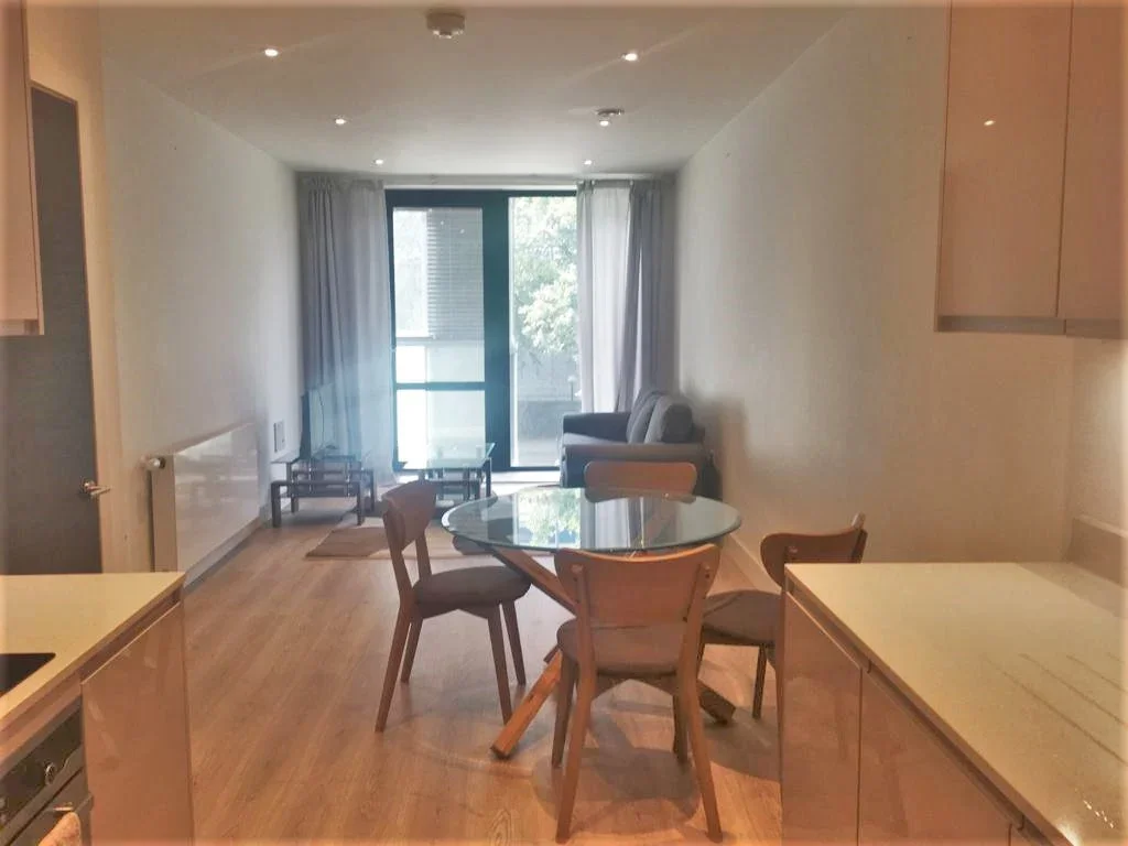 Flat New Village Avenue in Greater London