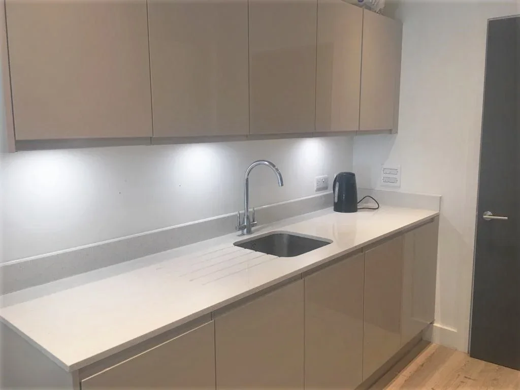 Flat New Village Avenue in Greater London