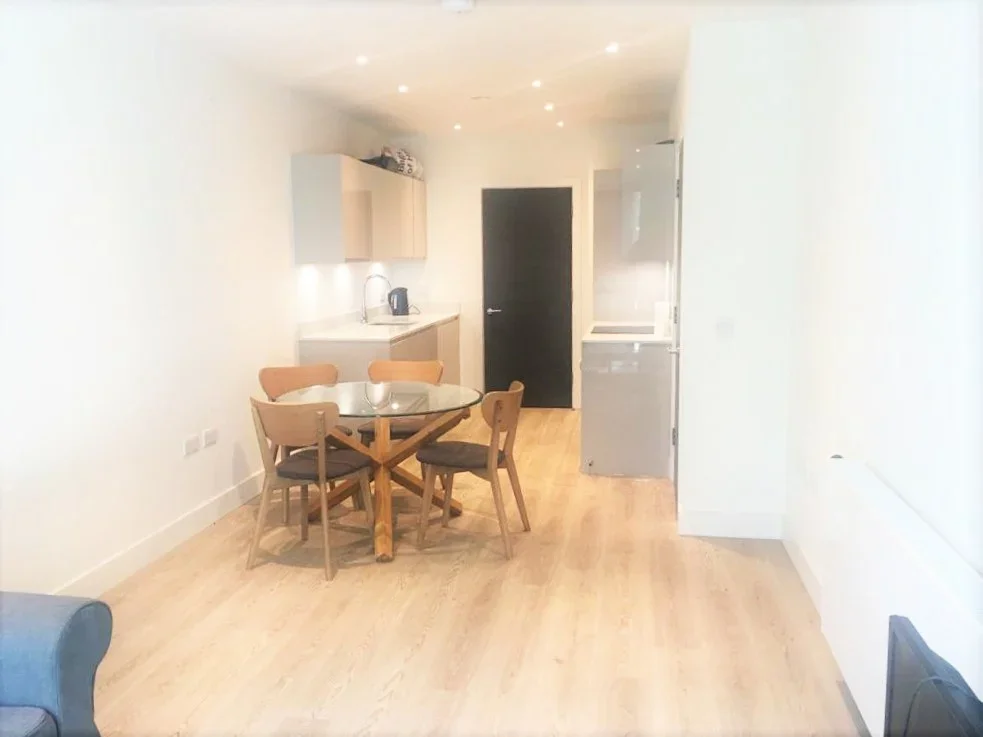 Flat New Village Avenue in Greater London