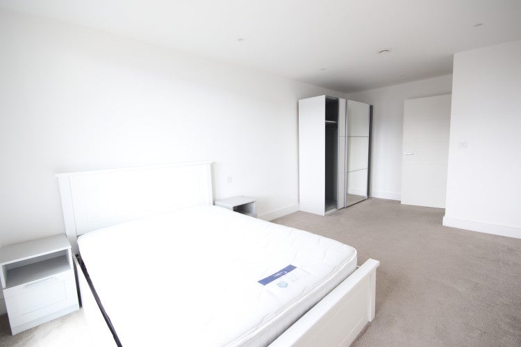 Flat Brading Road in Greater London