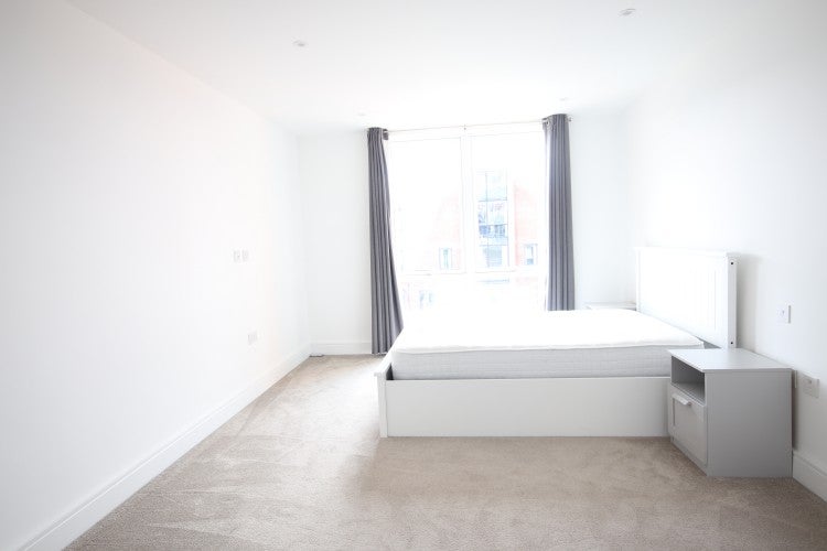 Flat Brading Road in Greater London