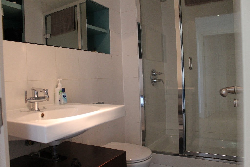 Flat Rotherhithe Street in Greater London