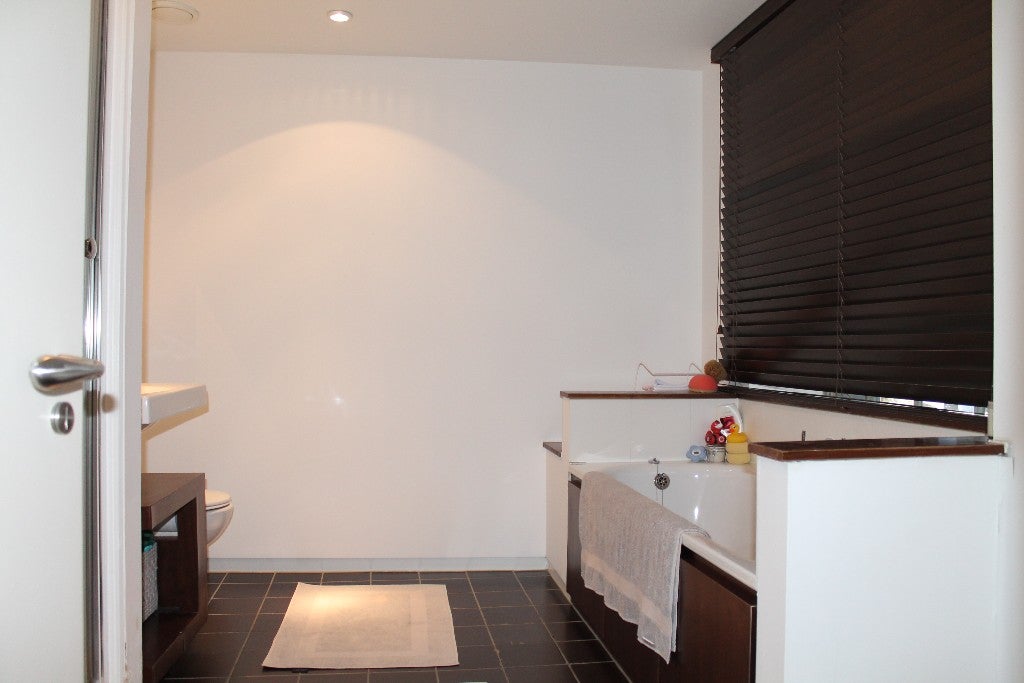 Flat Rotherhithe Street in Greater London
