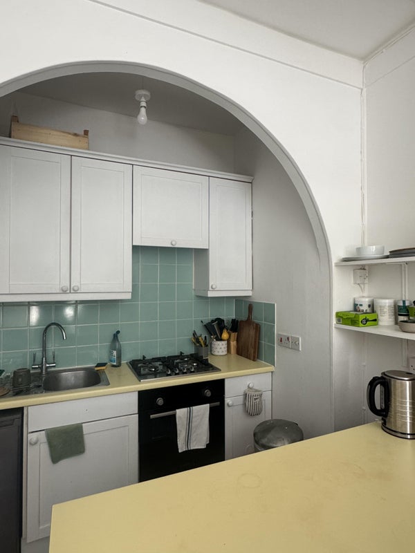 Room Lancaster Road in Greater London