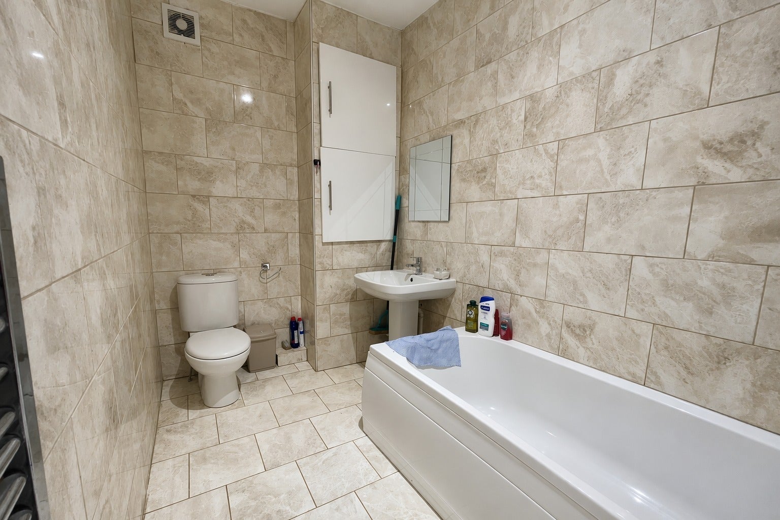 Room Sheldon Road in Sheffield