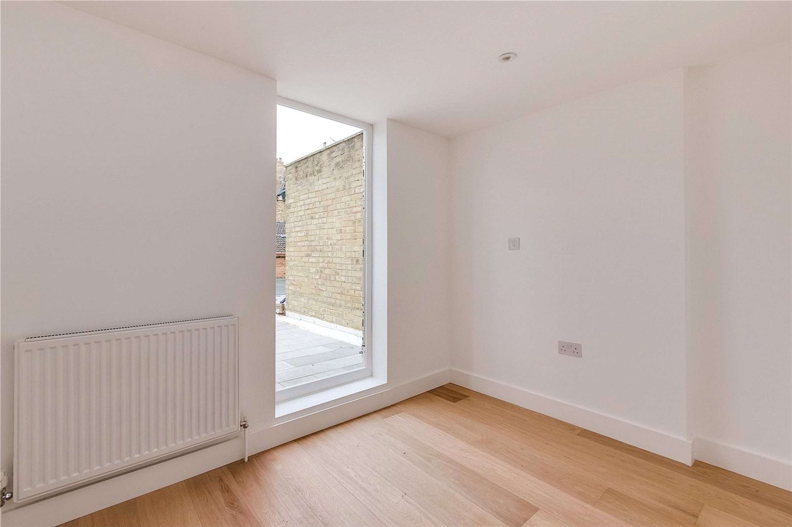 Flat Shepherds Bush Road in Greater London