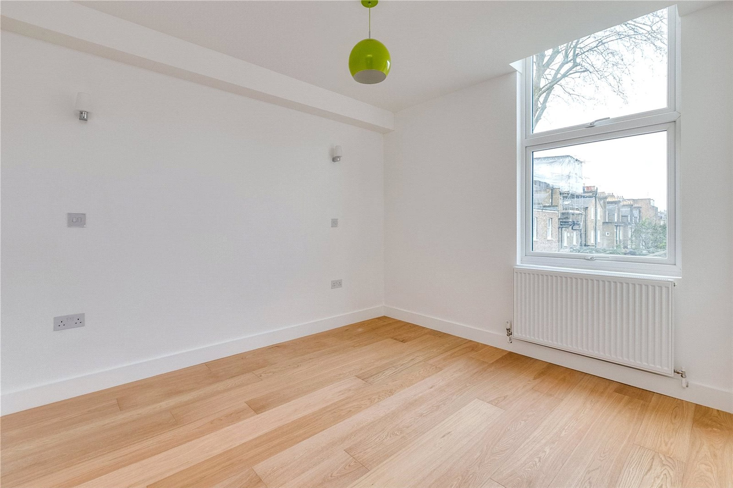 Flat Shepherds Bush Road in Greater London