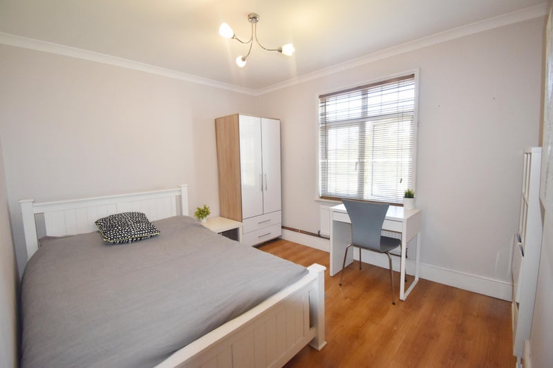 Room Grange Road in Greater London