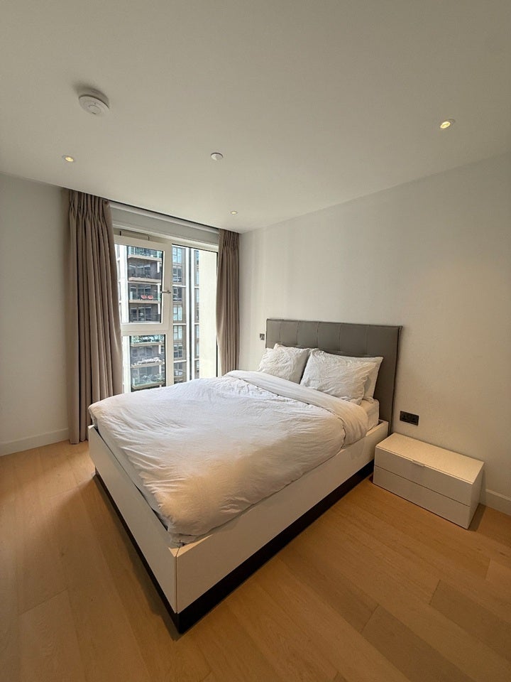 Room Fountain Park Way in Greater London